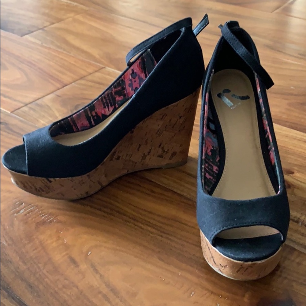 🐼 Report Black Canvas Peep Toe Wedges